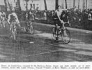 Arrivée course Bordeaux-Saintes cycliste 1974 (photo Sud-Ouest)