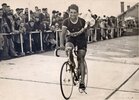 Pierre Gaudot (La Perle) Course cycliste Bordeaux-Saintes 1952 au vélodrome de Saintes