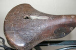 Selle Brown sculté