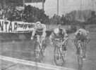 Arrivée Fernand Delort course Bordeaux-Saintes 1963 (photo Sud-Ouest)