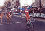 Arrivée de Dominique Péré course Bordeaux-Saintes 1998 (photo JPB)