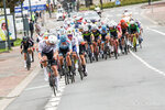 Peloton dans les rues de Saintes Bordeaux-Saintes 2023