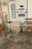 vélo et maillot Peugeot des années 60