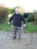 Pierre Beuffeuil revoyant son ancien vélo